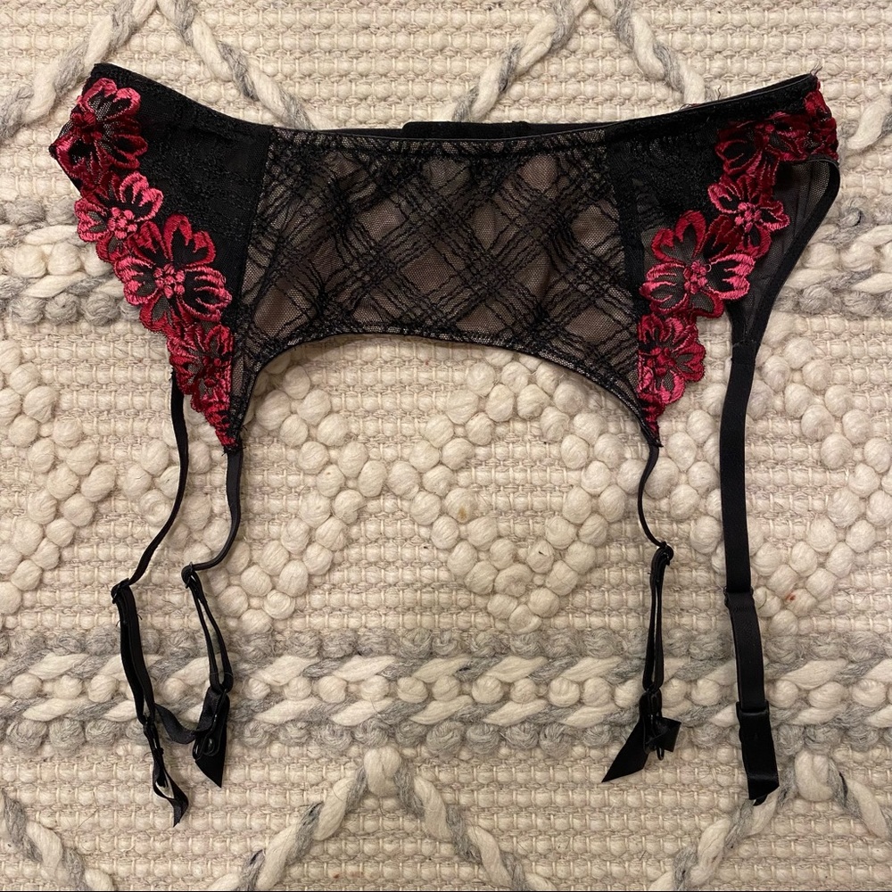 Victoria’s Secret Garter Belt Black Lace Large